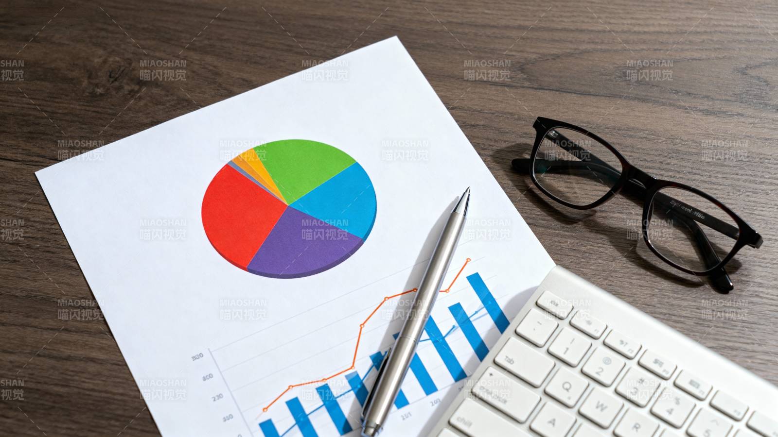 数据分析工作场景图片