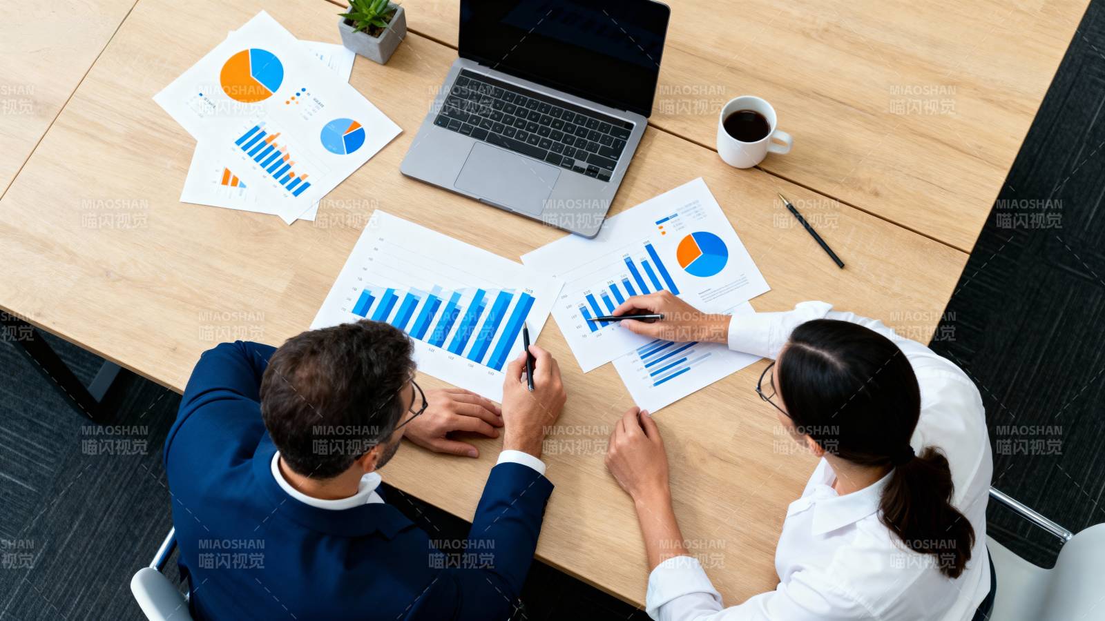 商务会议分析数据图片