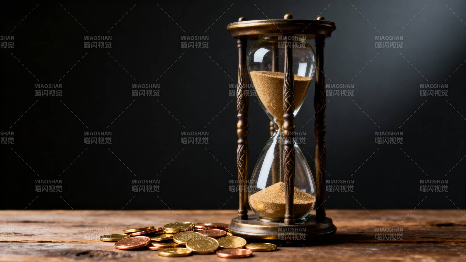 沙漏与金币图片