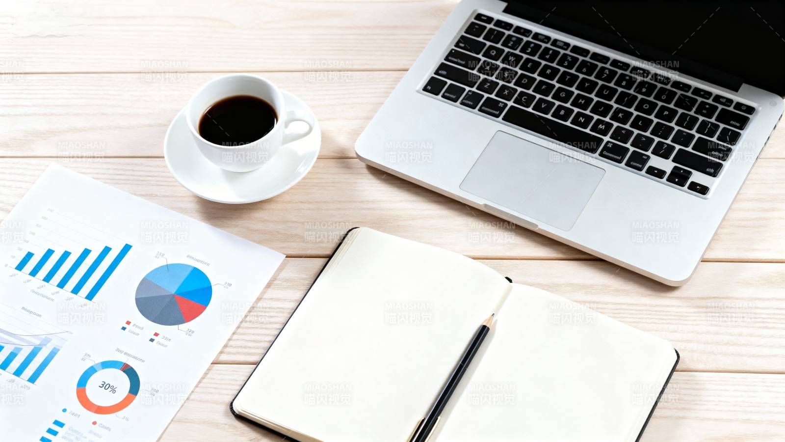 办公桌面工作场景图片