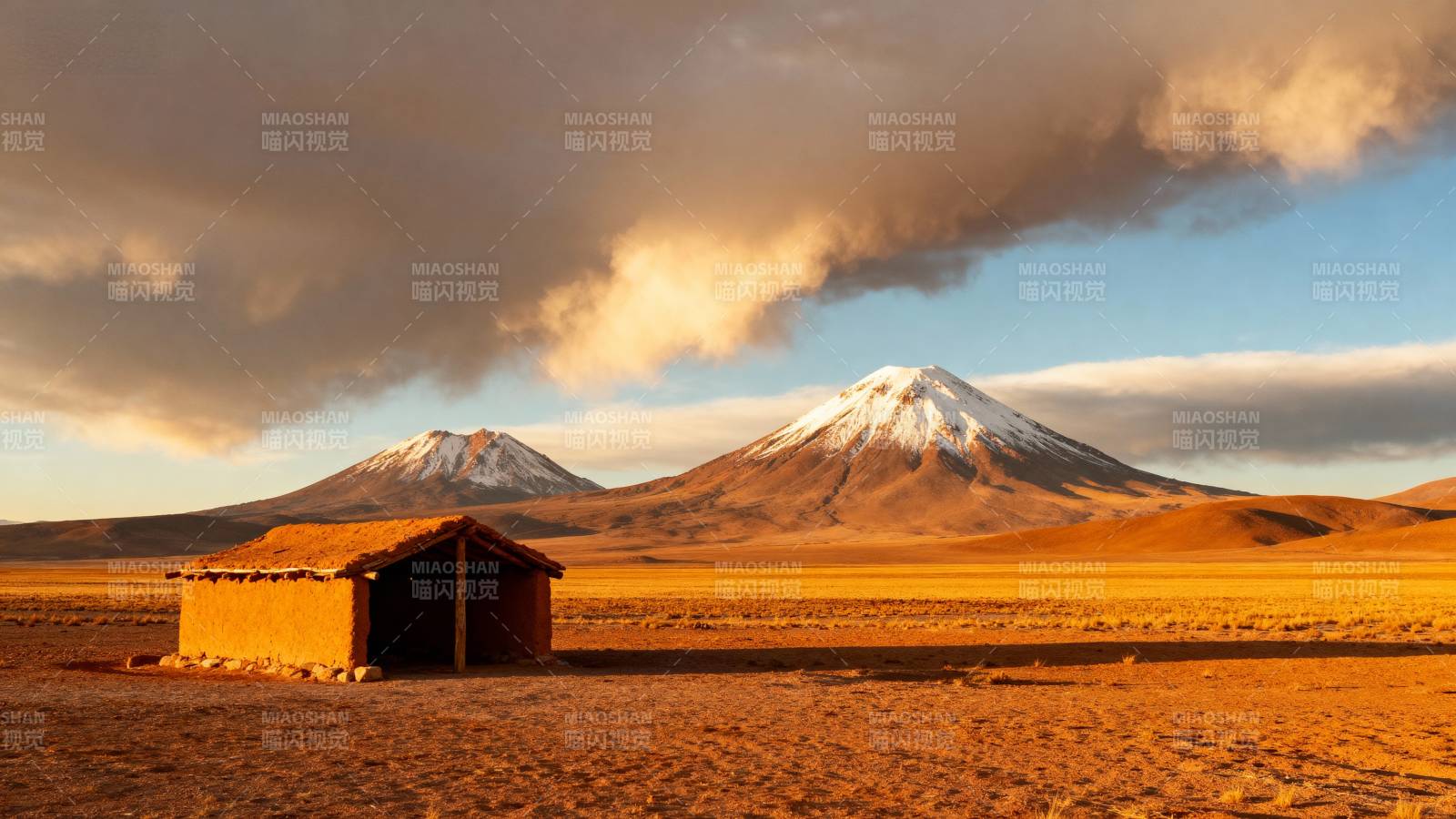 雪山下的孤屋图片