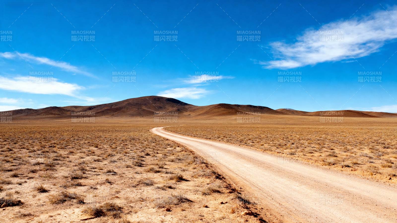 荒漠公路延伸远方图片