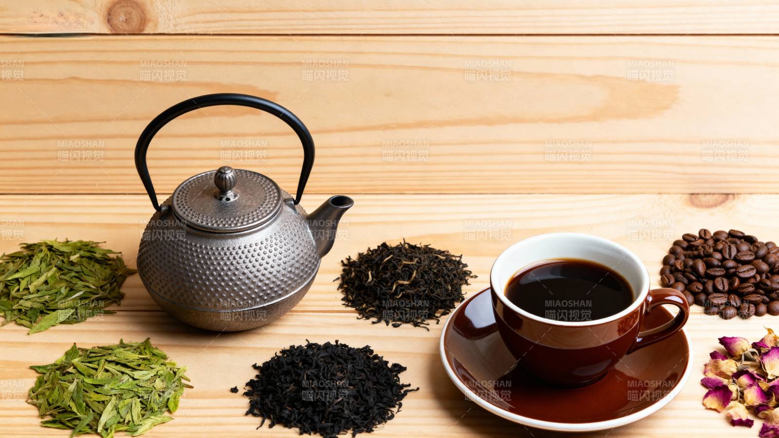 茶与咖啡的静谧时光图片