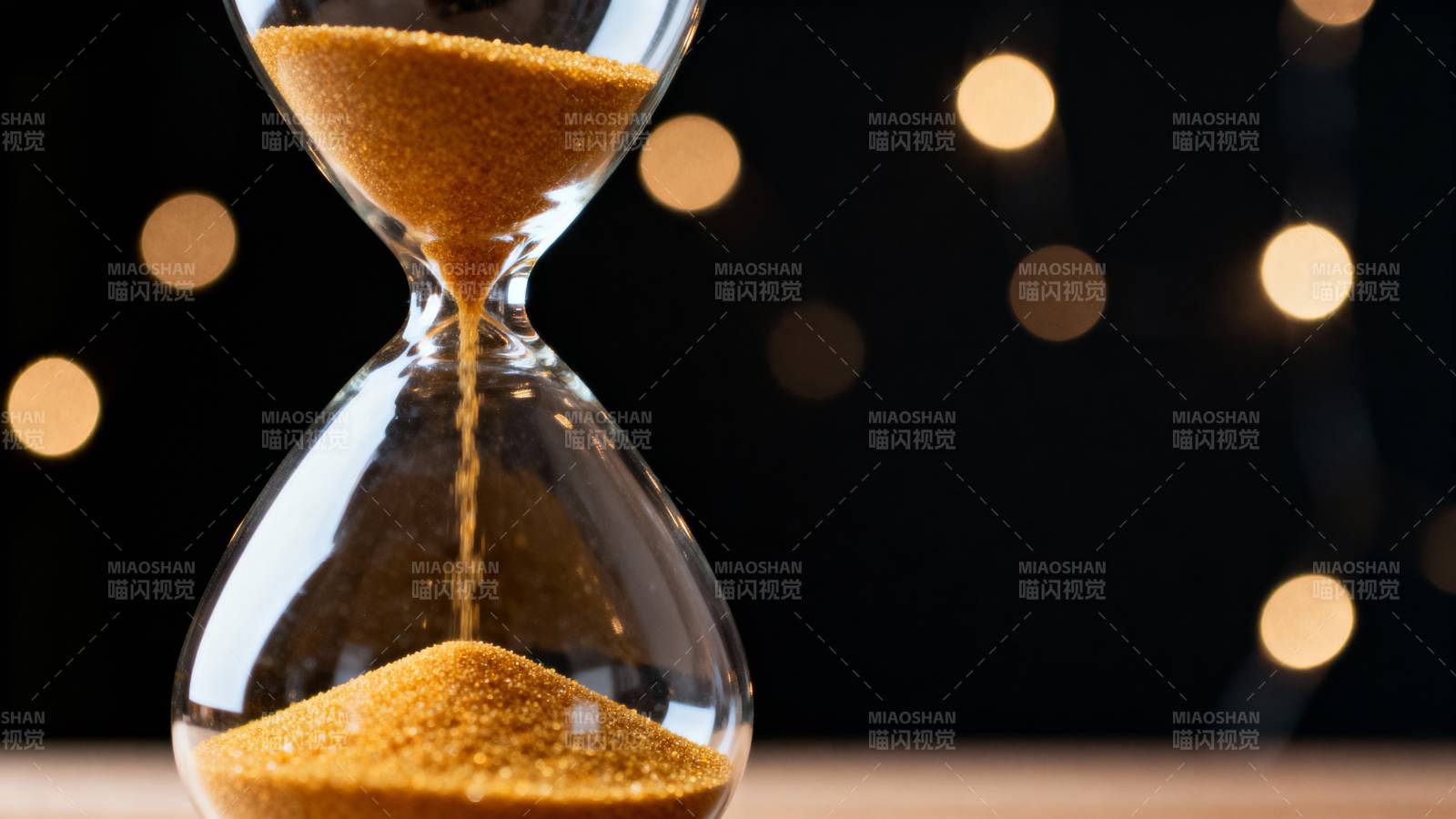 沙漏时光流逝图片