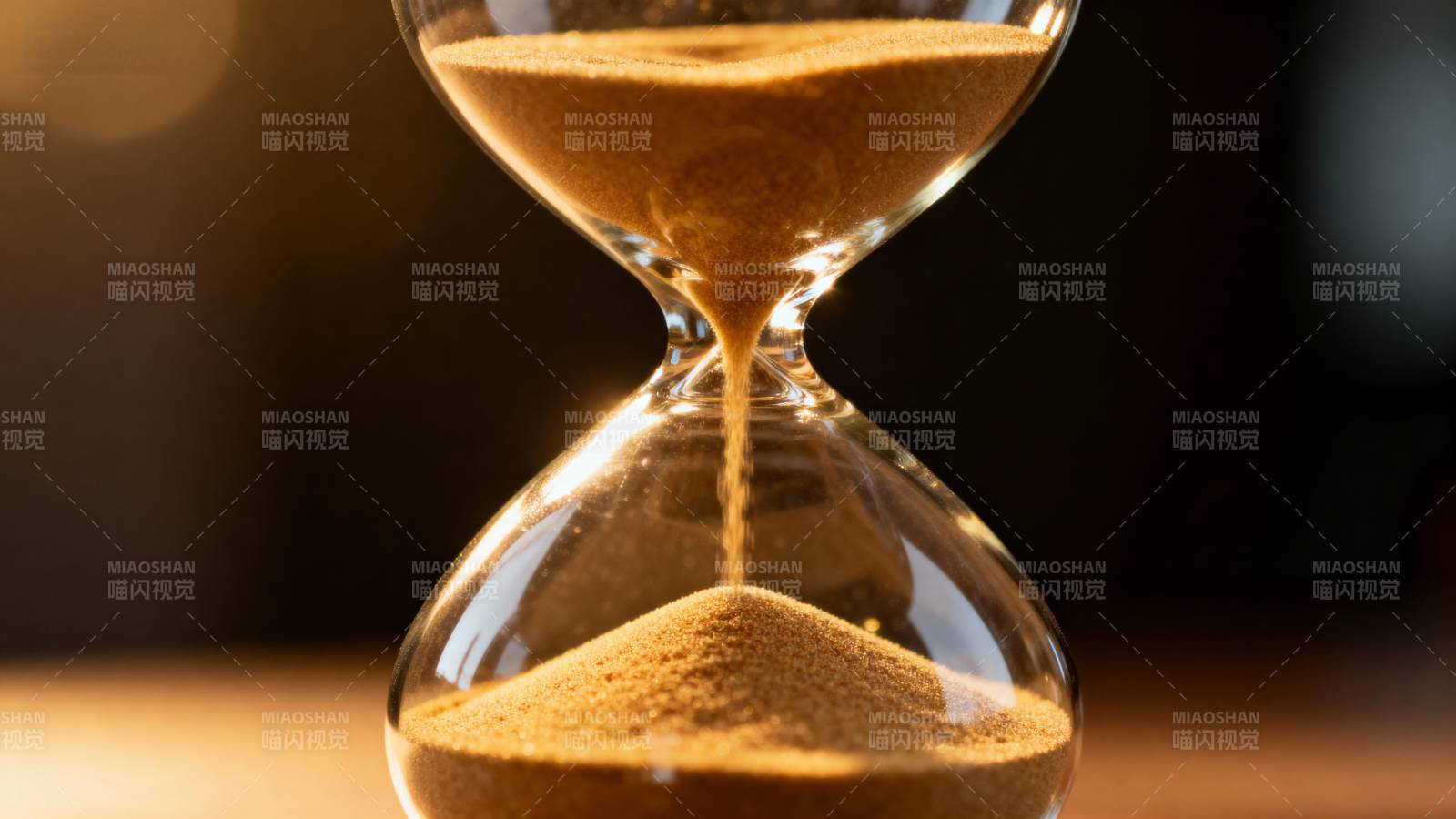 沙漏时光流逝图片