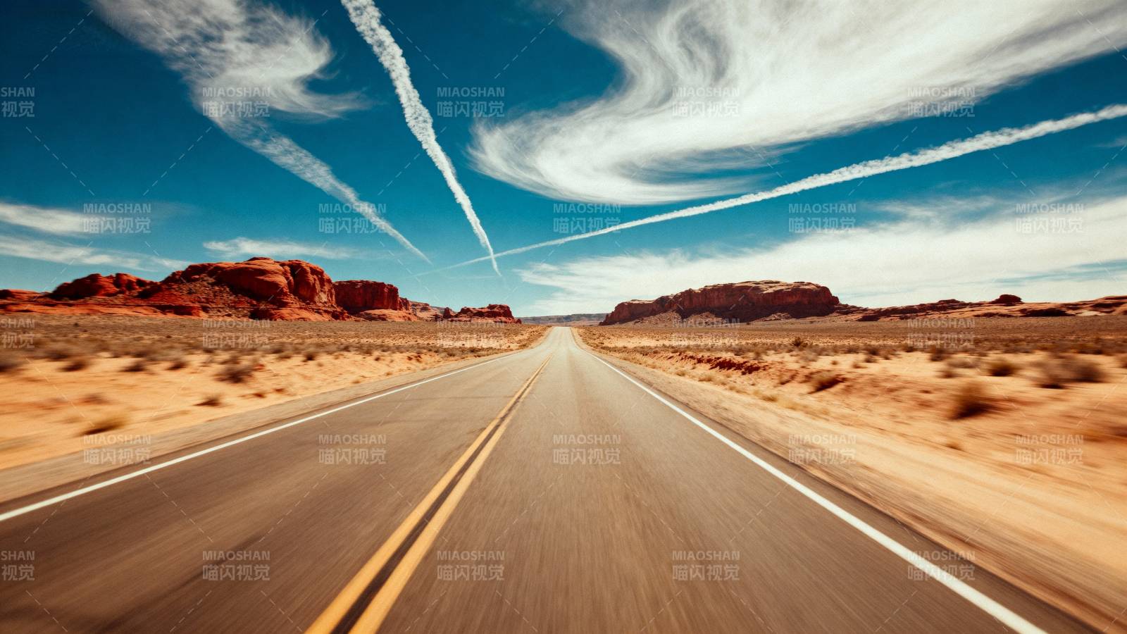 沙漠公路延伸远方图片