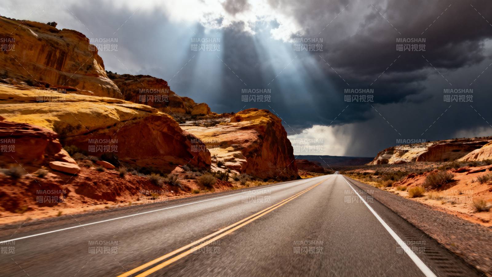 荒漠公路光束穿透图片