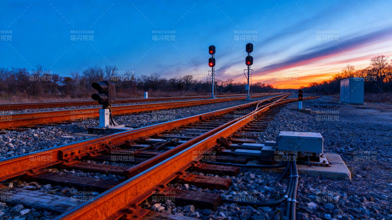 铁轨夕照图片