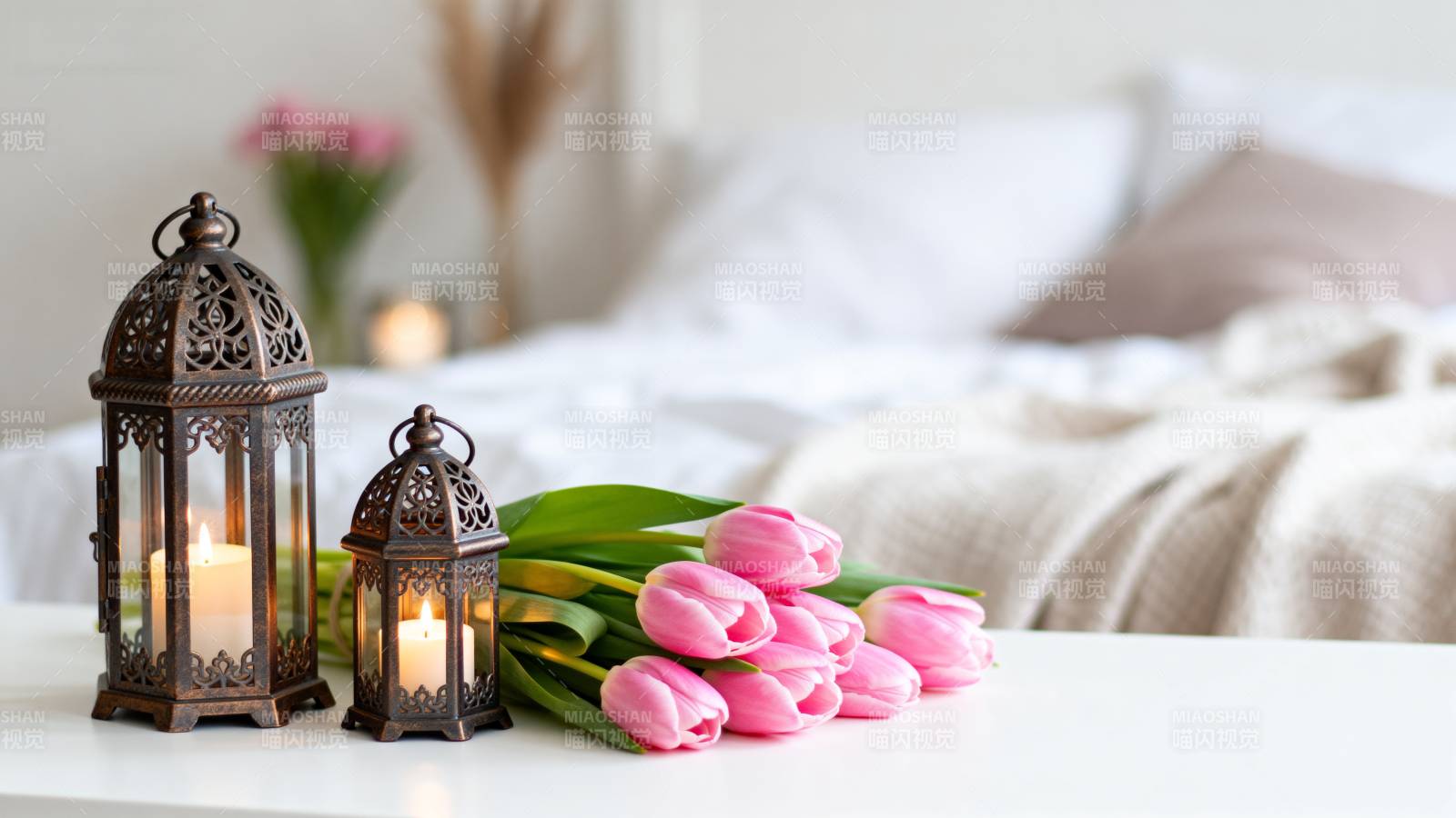 温馨卧室花灯景图片