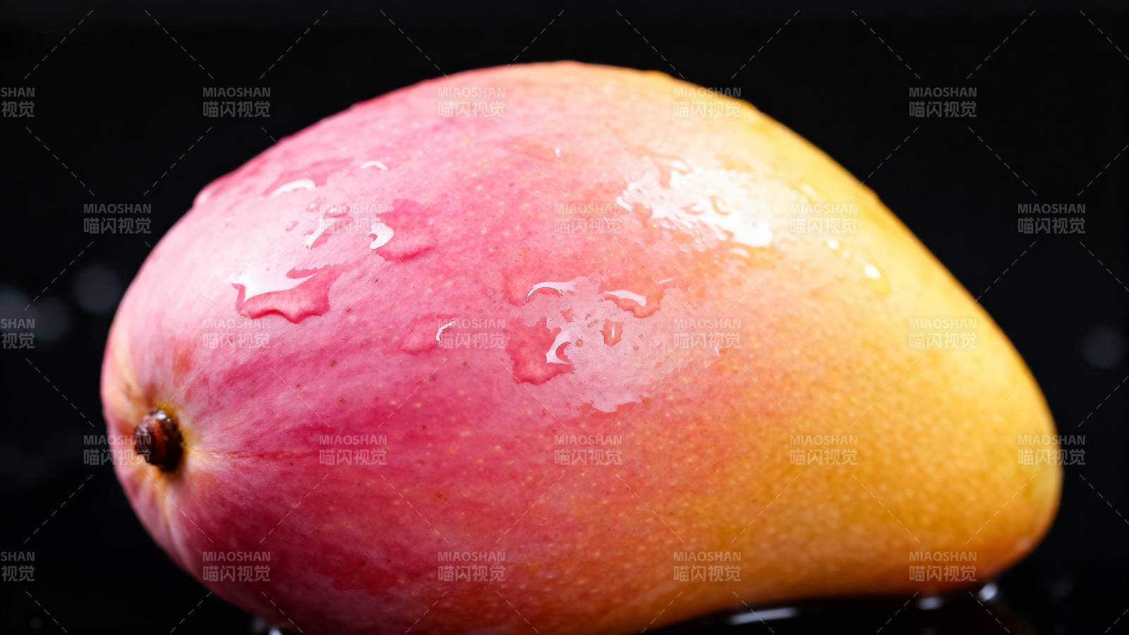 水珠芒果特写图片
