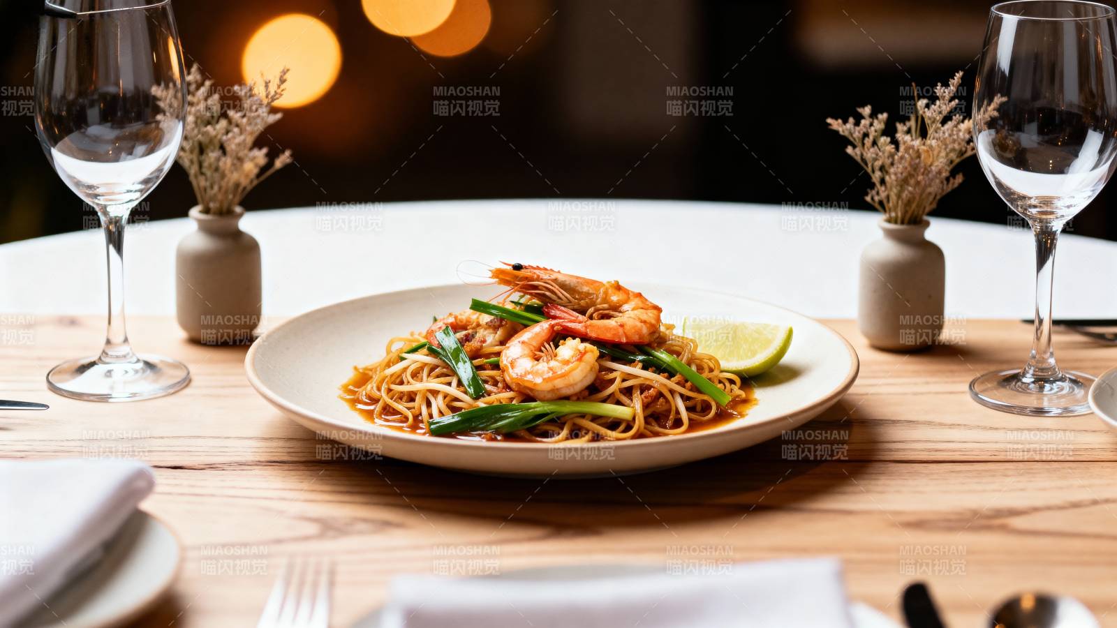 虾仁意面美味呈现图片