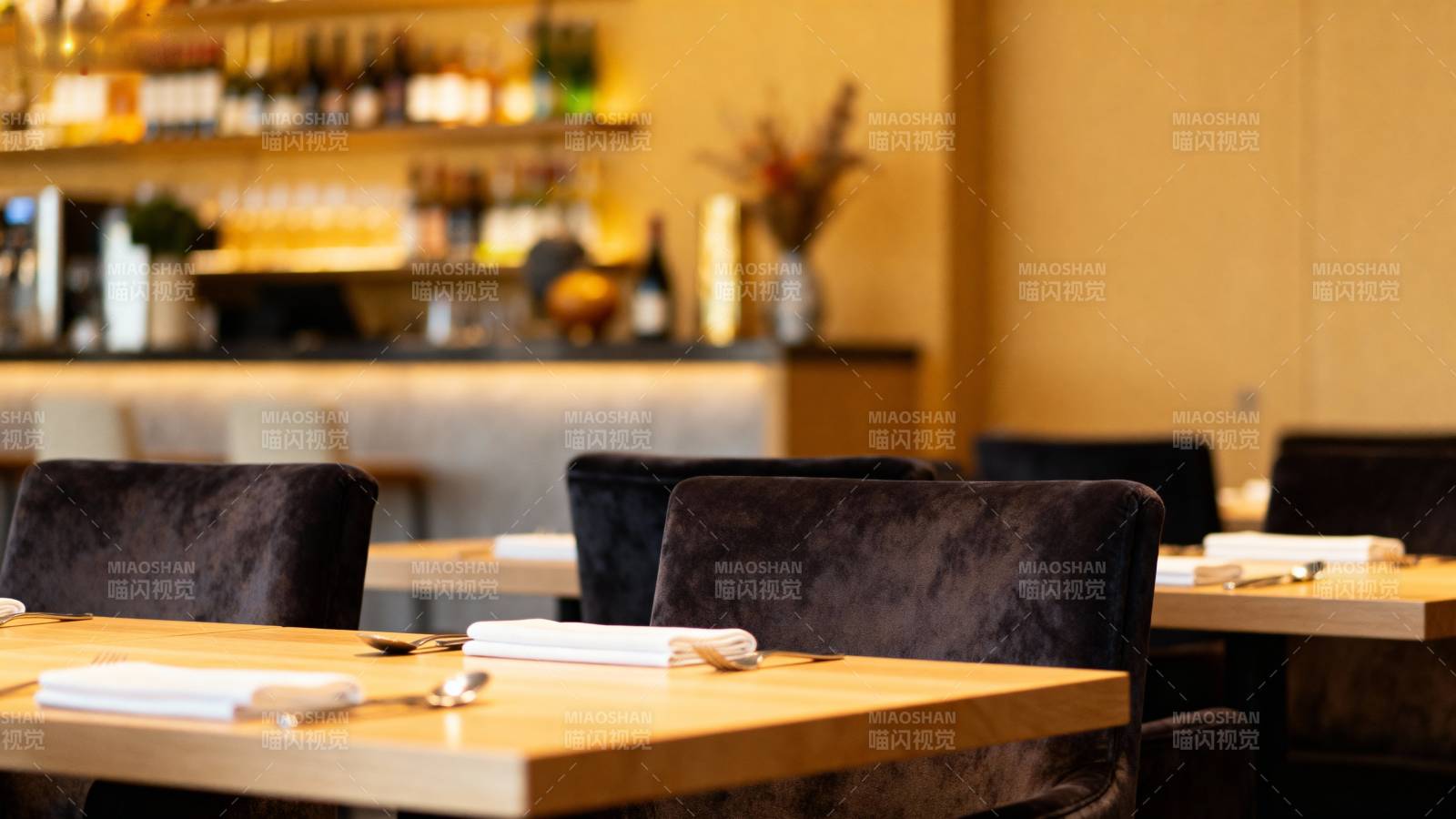 温馨餐厅静谧一角图片