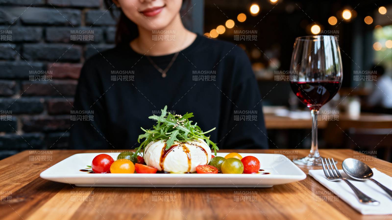 美食与红酒的邂逅图片