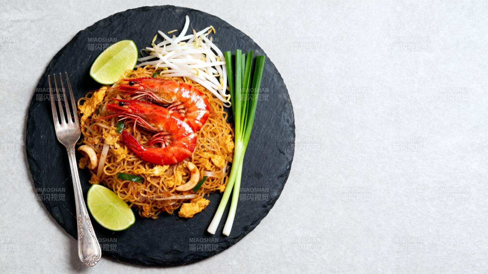泰式炒河粉配虾图片