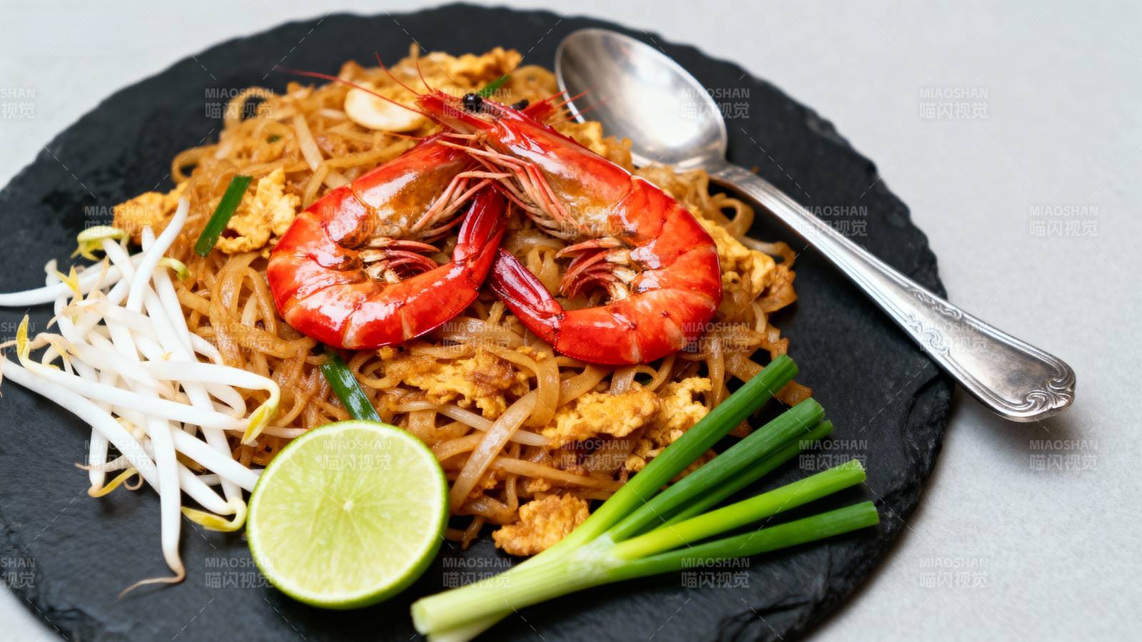 泰式炒河粉配虾图片