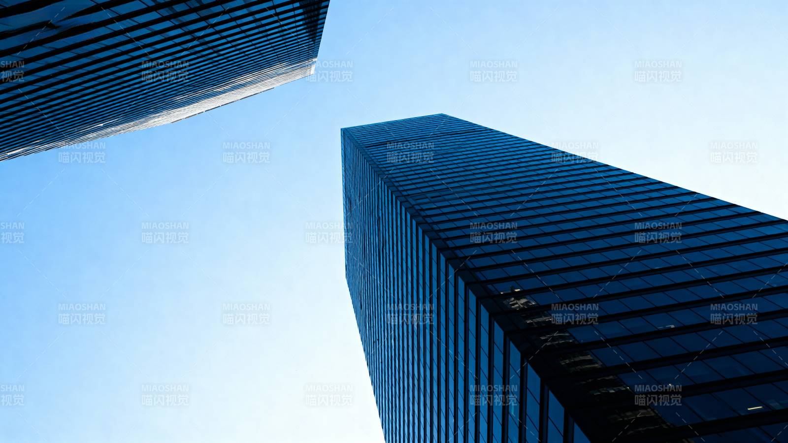 摩天大楼仰视图图片