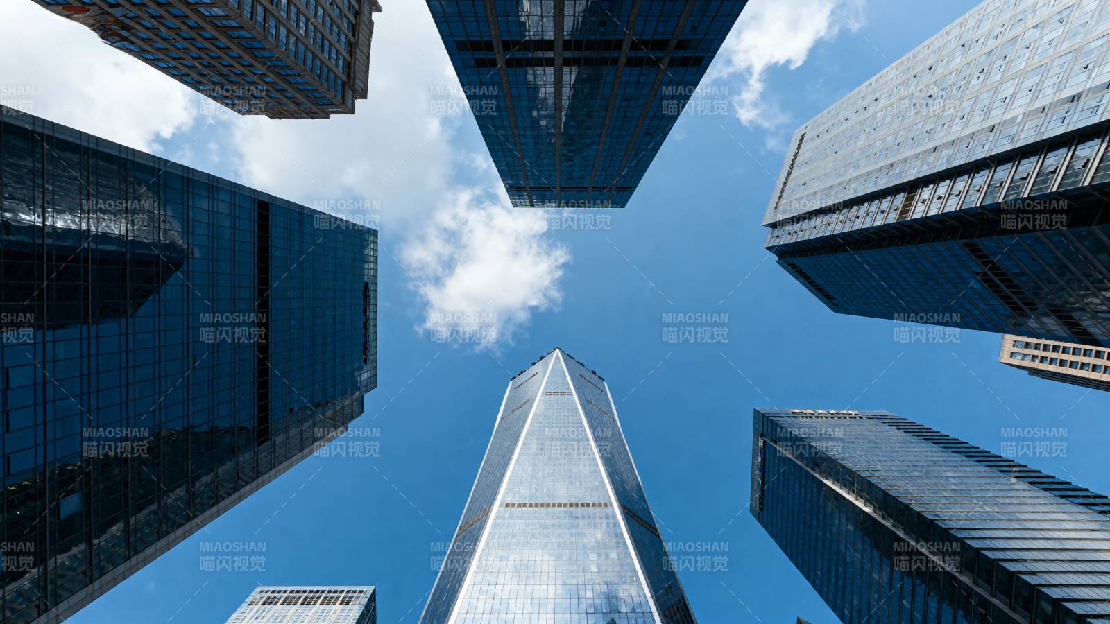 城市天际线仰望图片