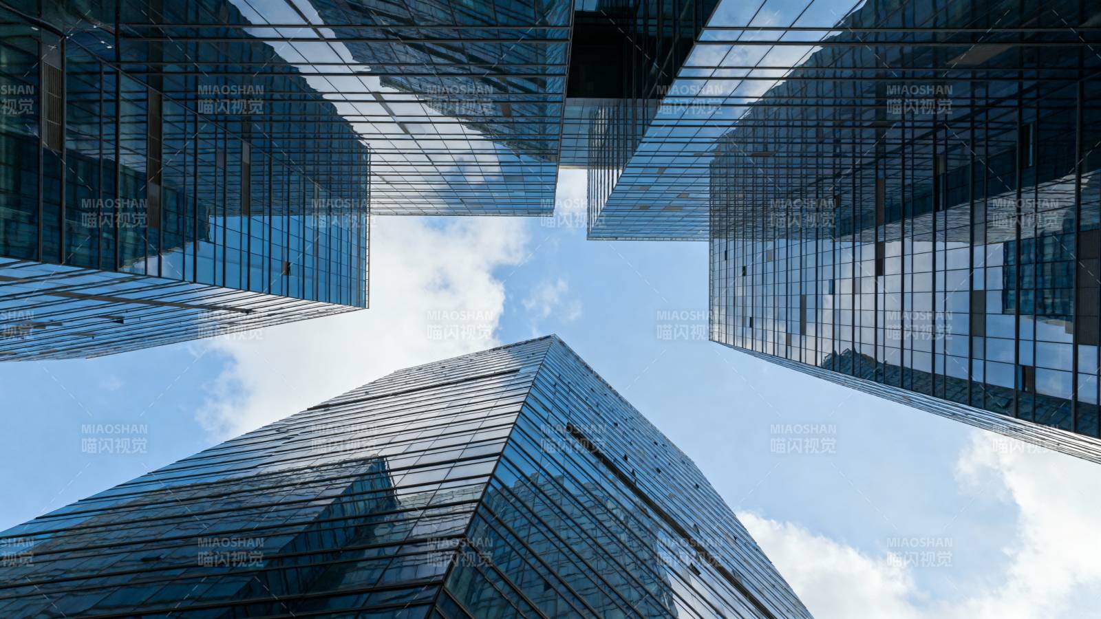 摩天大楼仰视图图片