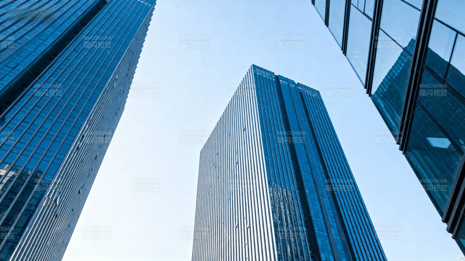 摩天大楼仰视图图片