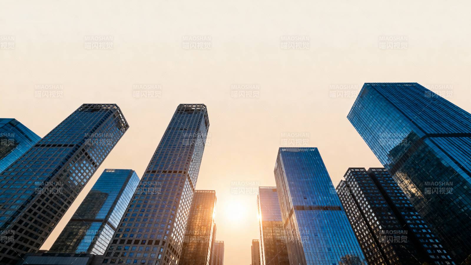 城市日出天际线图片