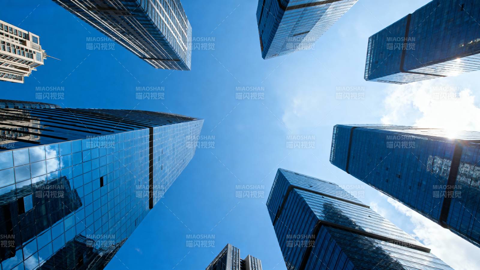 摩天大楼仰视图图片