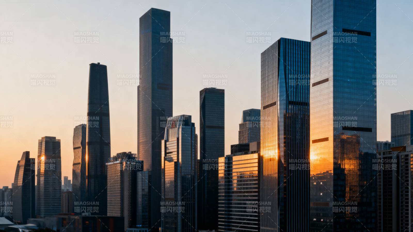 城市天际线日落图片