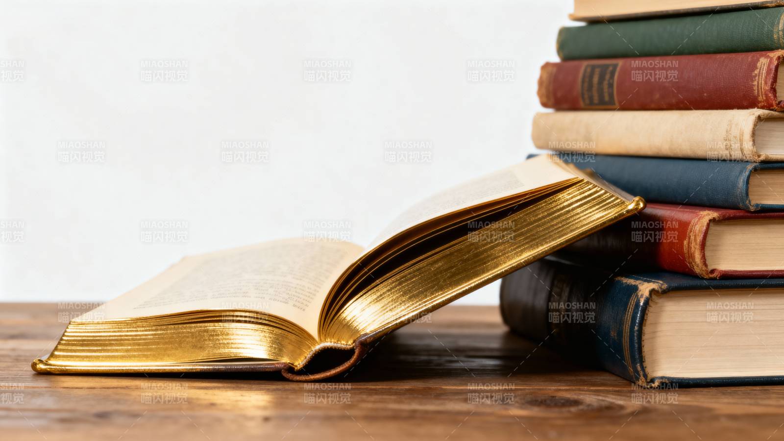 书页轻翻 知识之光图片