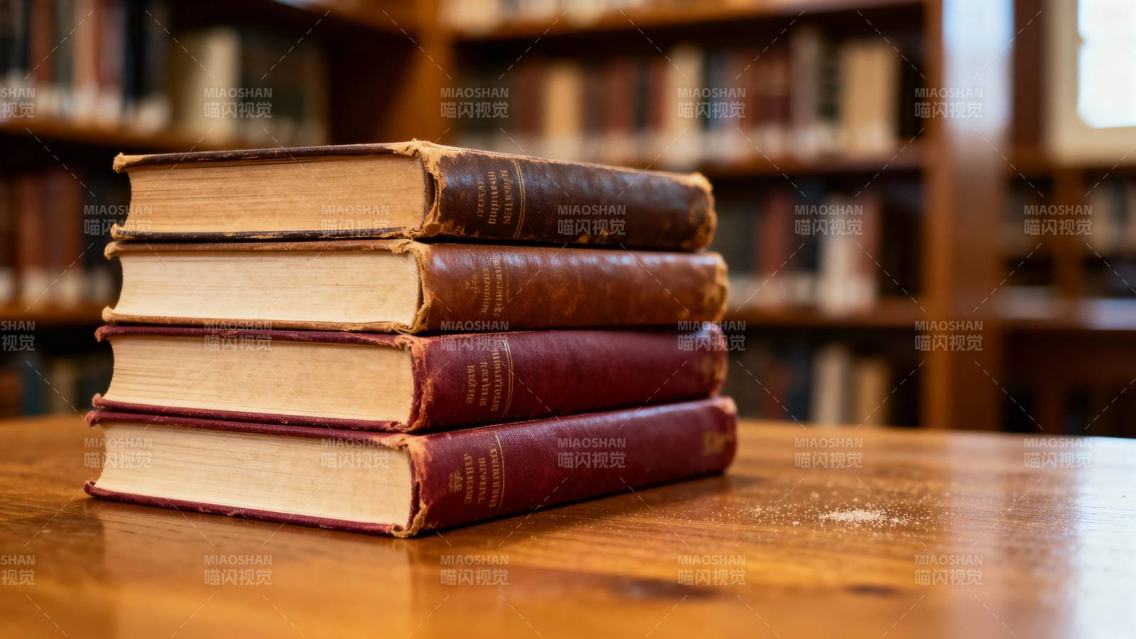 书堆静置图书馆图片