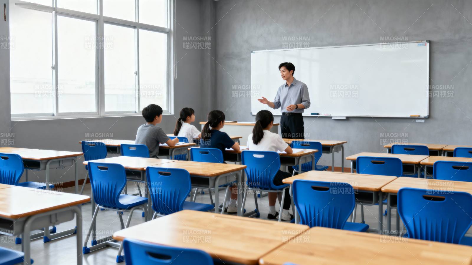 课堂授课场景图片
