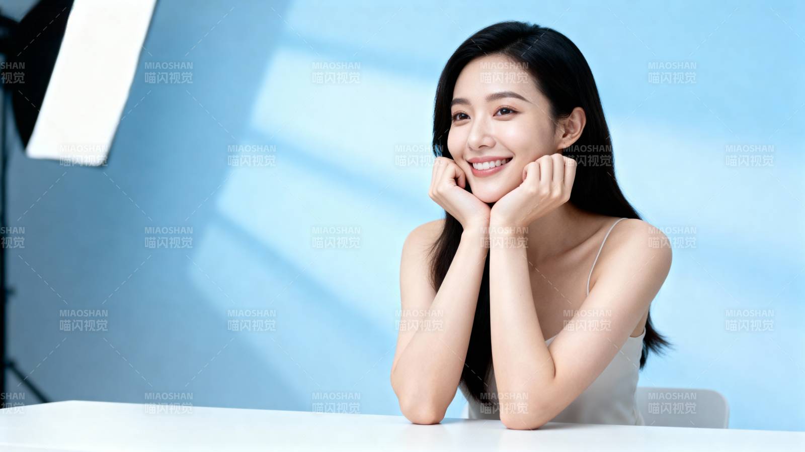 微笑女子 清新自然图片