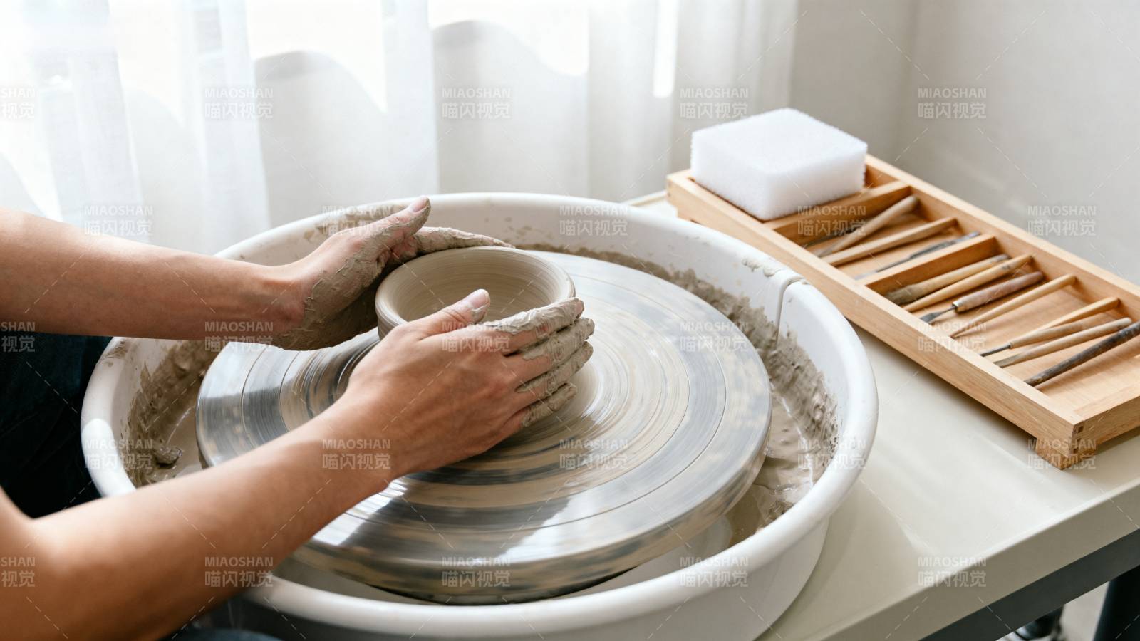 陶艺制作中图片