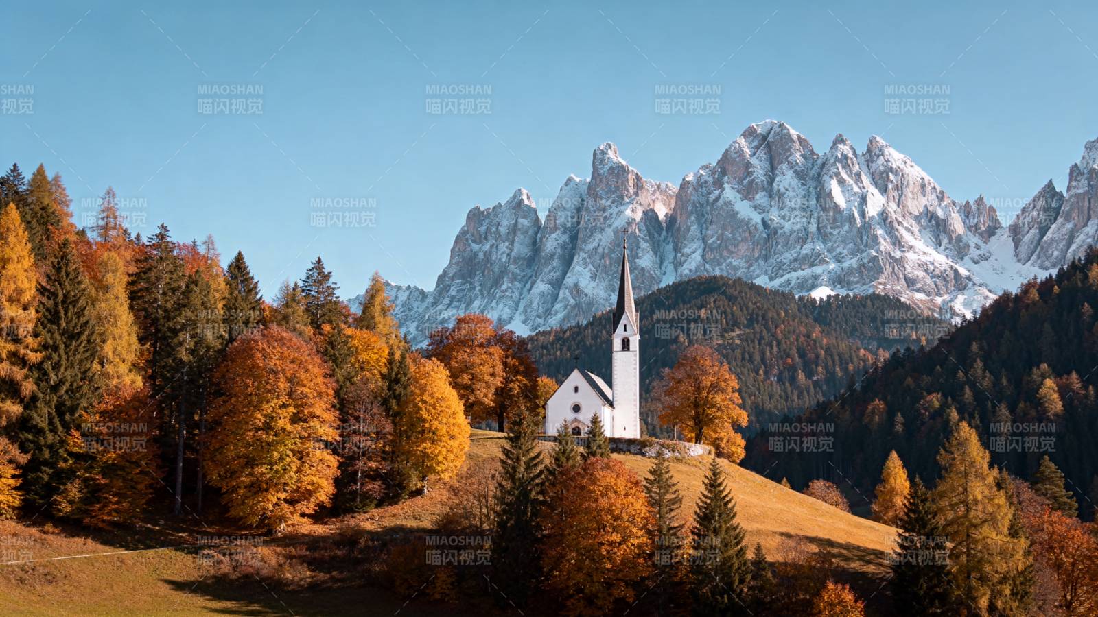 秋山教堂雪峰景图片