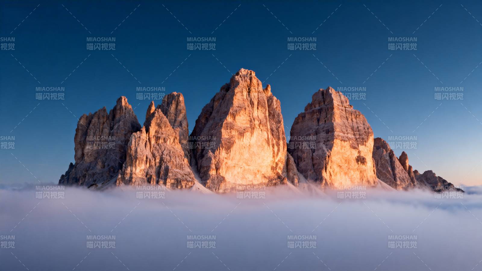 云海之巅 峰峦叠翠图片