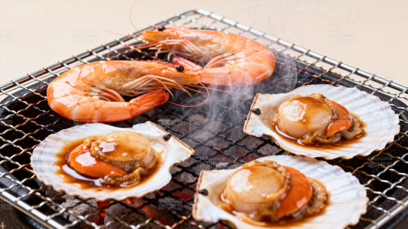 烤虾扇贝鲜香四溢图片