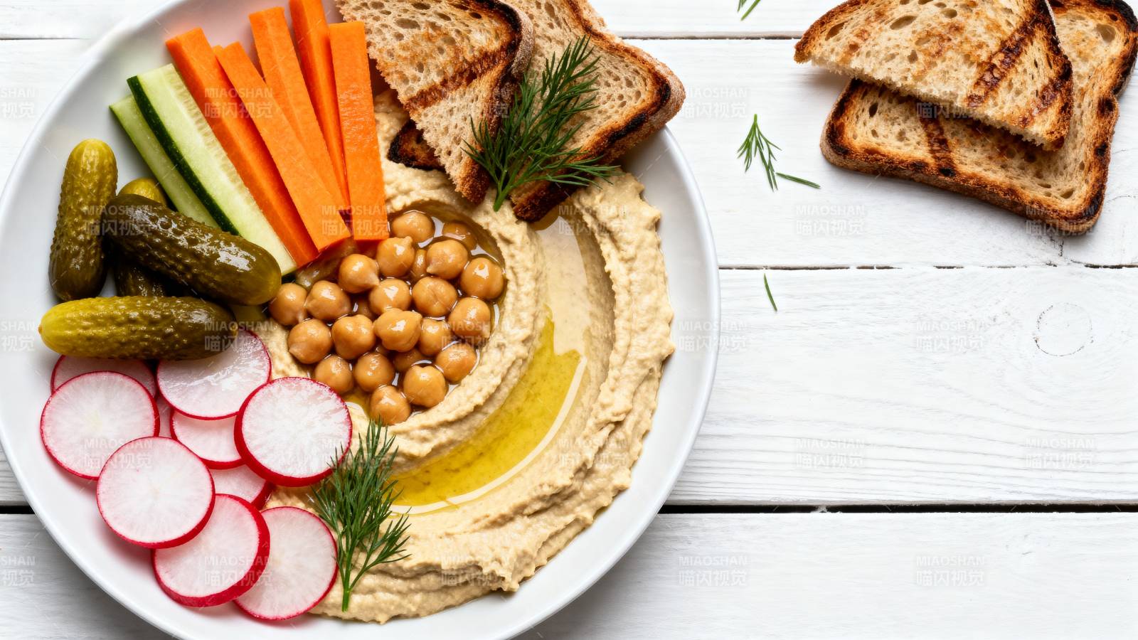 美味鹰嘴豆泥拼盘图片
