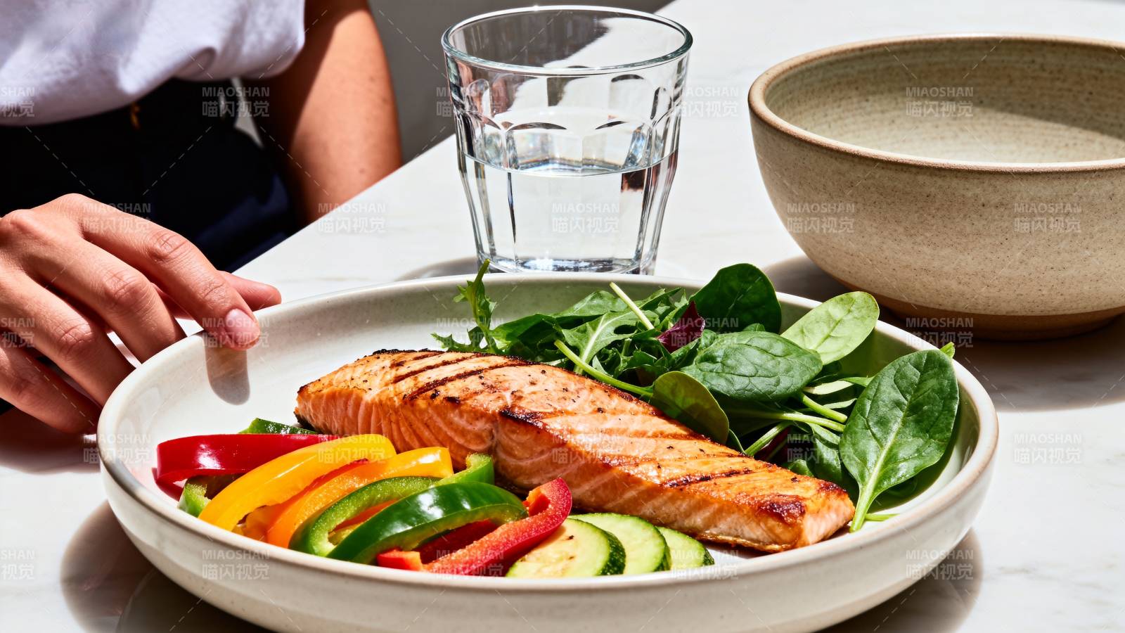 美味三文鱼沙拉图片