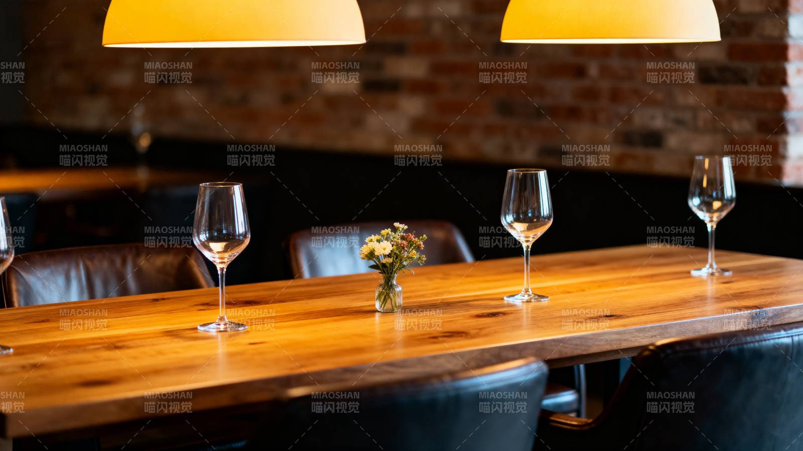 温馨餐厅静谧一角图片