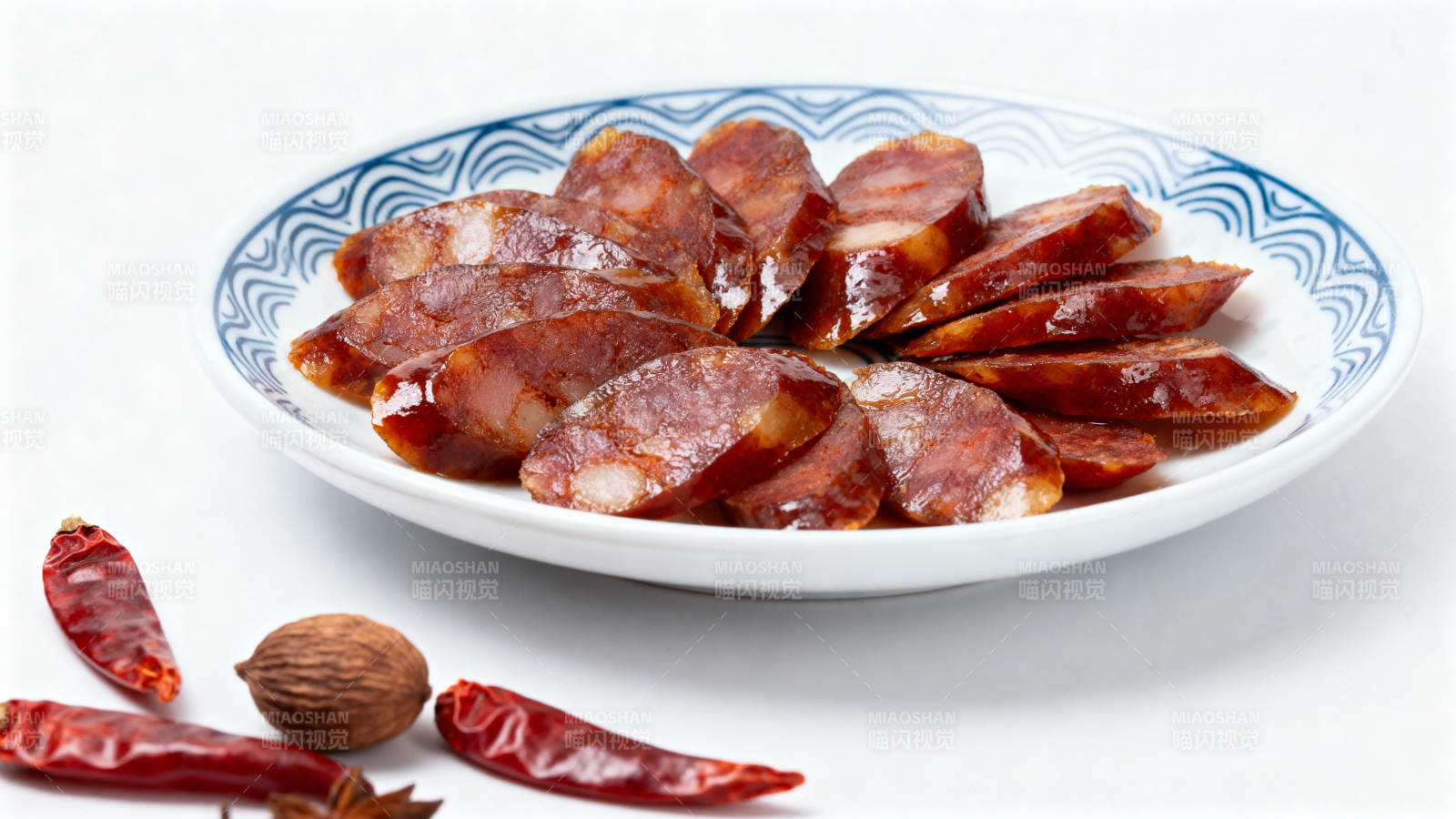 香肠配辣椒坚果图片