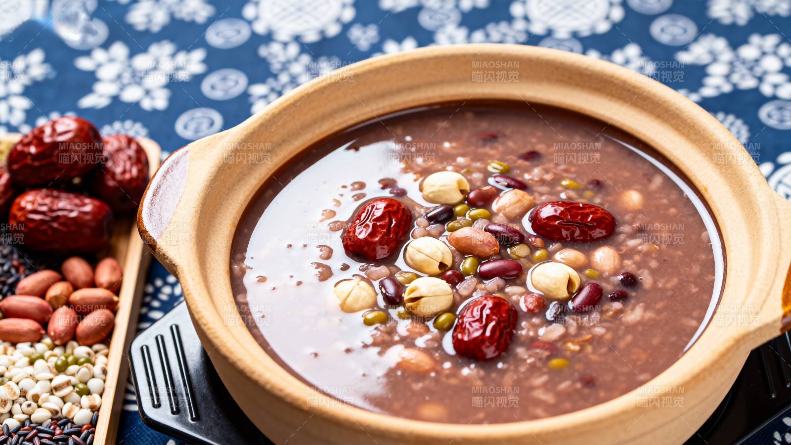 八宝粥配红枣莲子图片