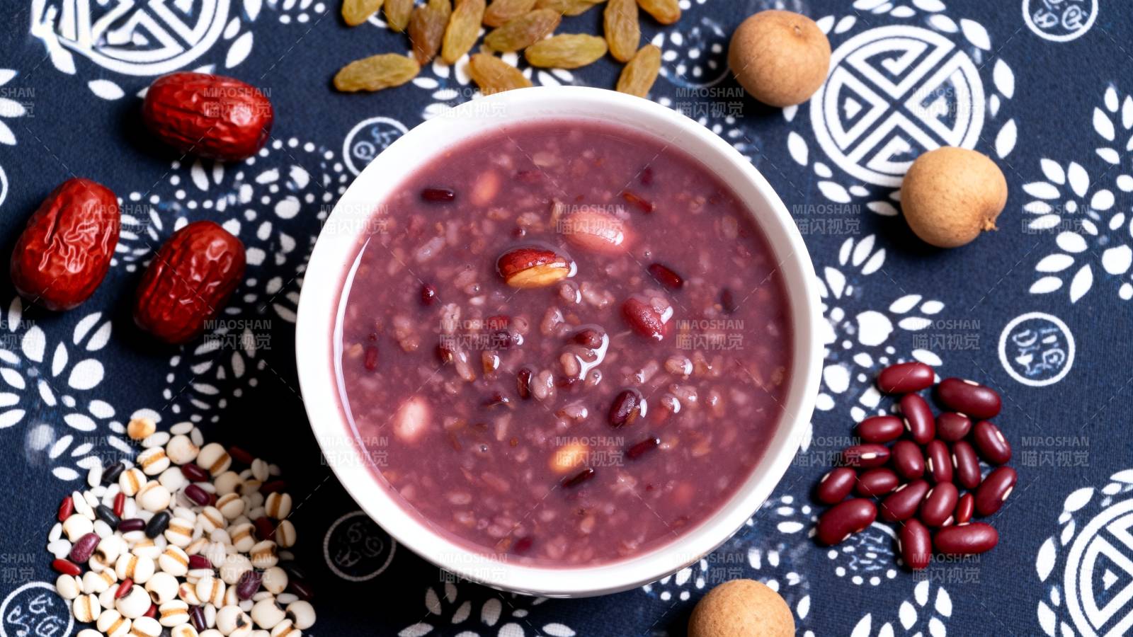 红豆粥配坚果干果图片