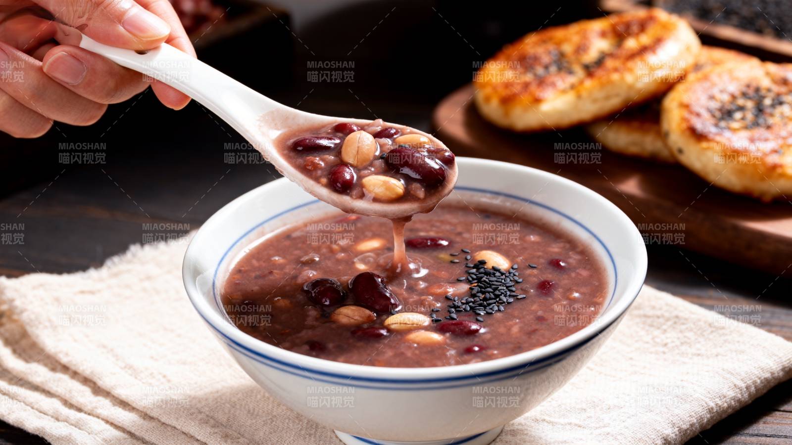 红豆汤配小饼图片