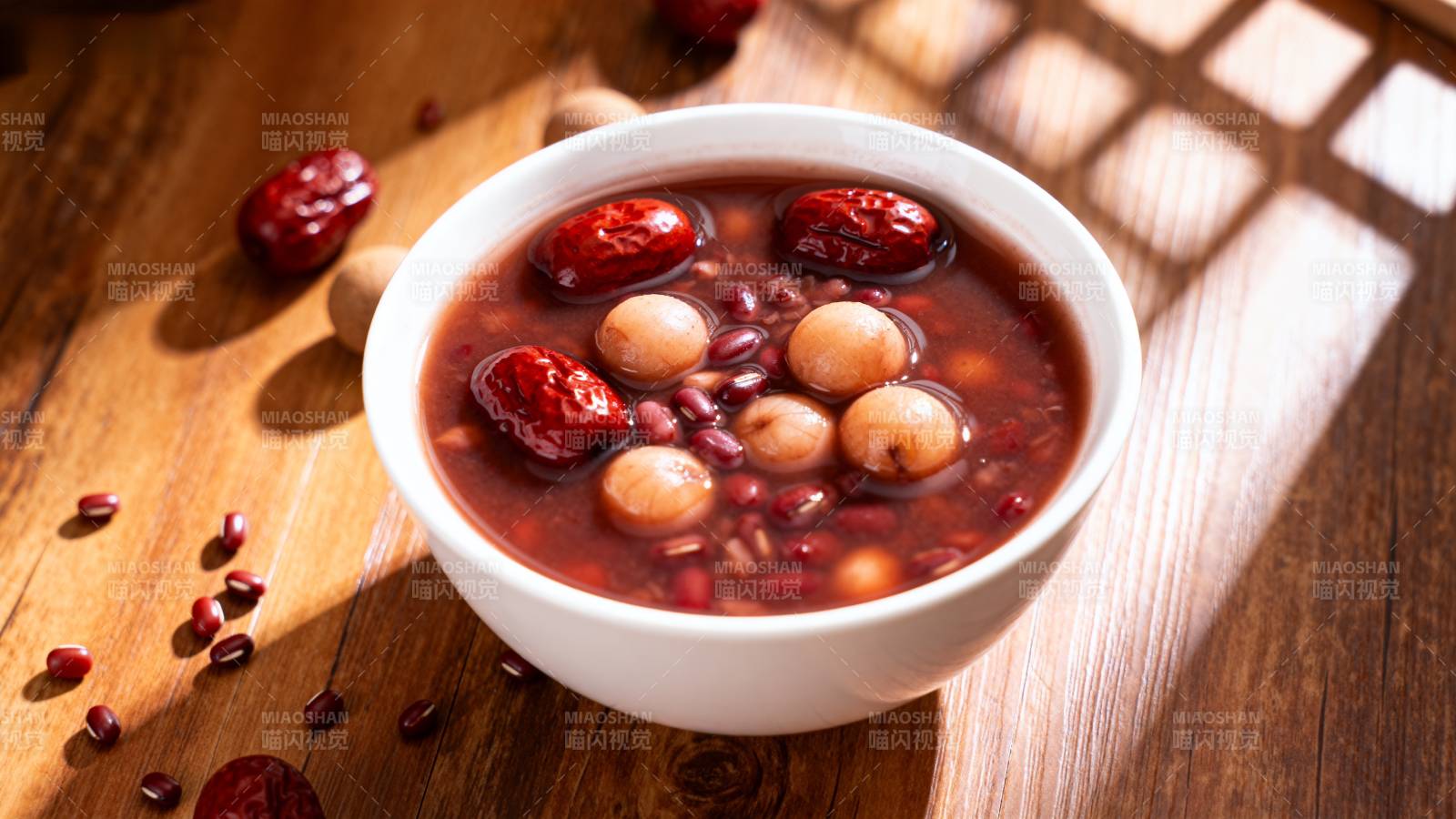 红豆汤配红枣莲子图片