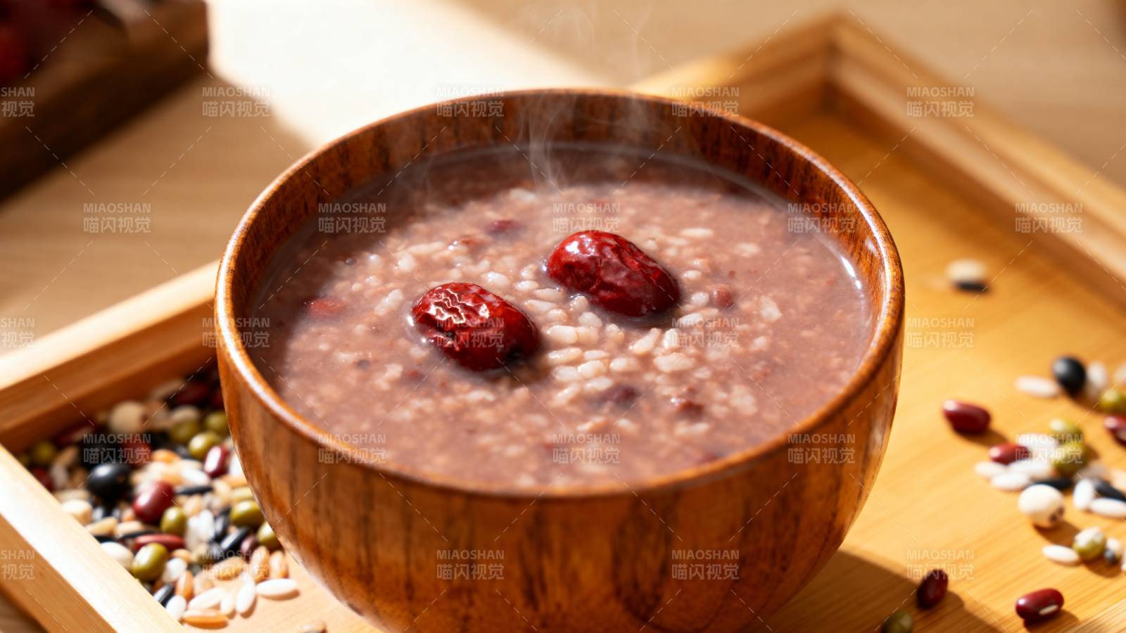 八宝粥热气腾腾图片