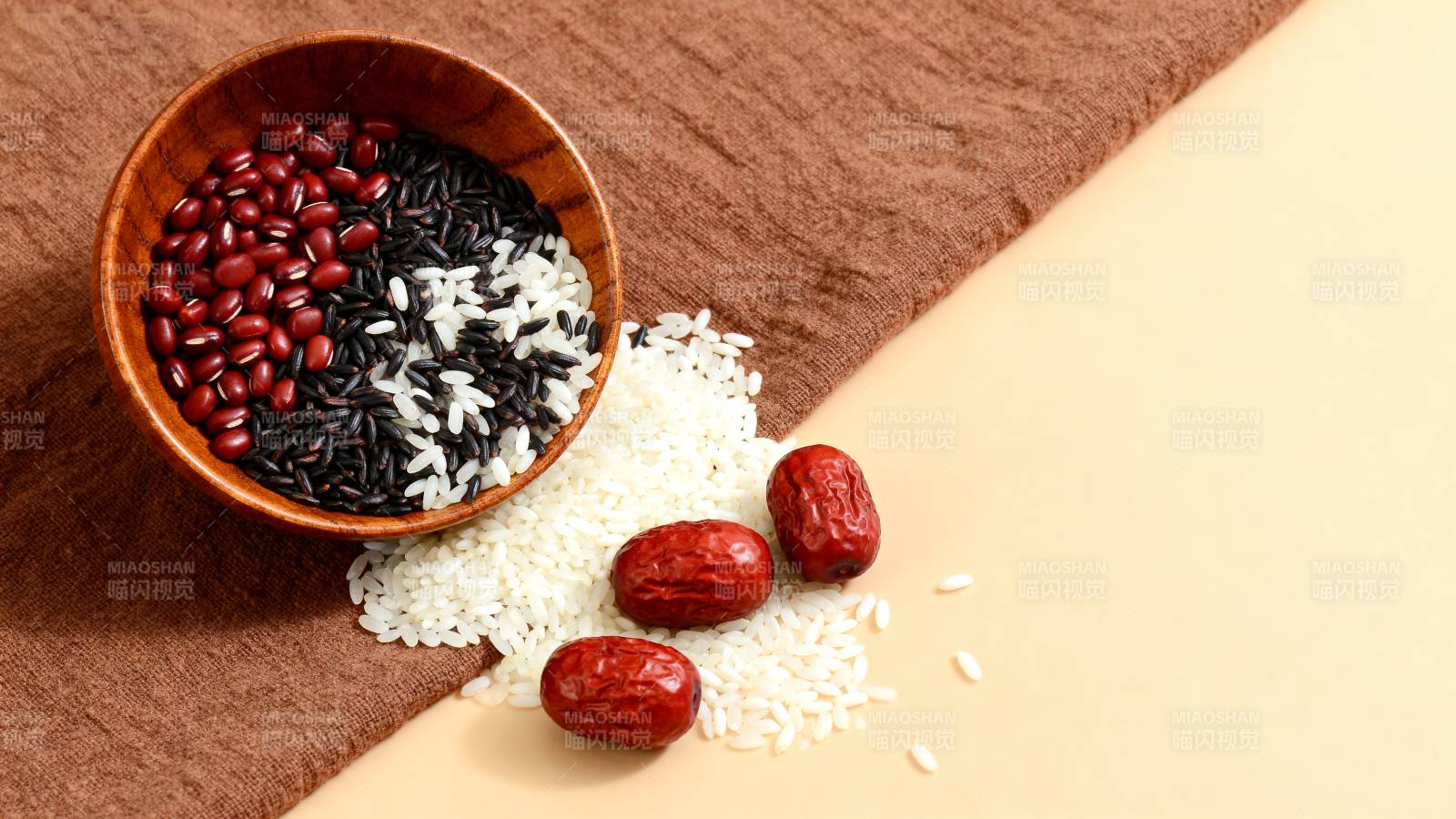 五谷杂粮养生粥图片