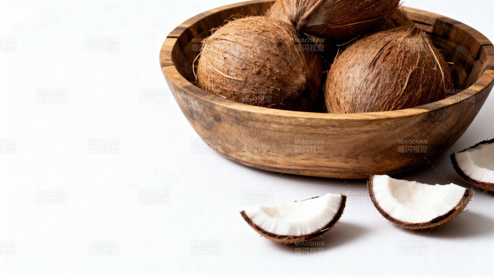 椰子与木碗图片