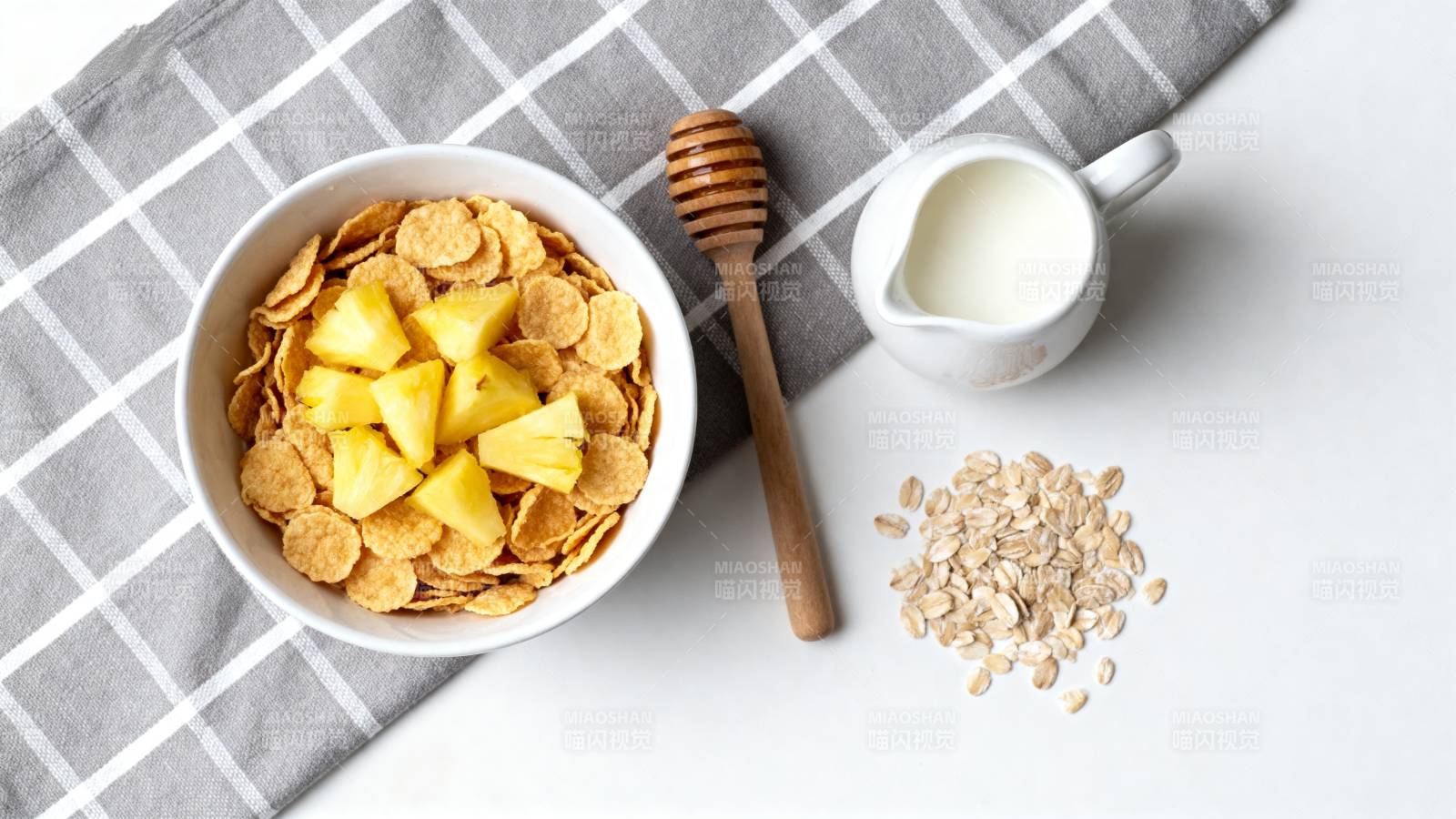 早餐麦片与水果图片