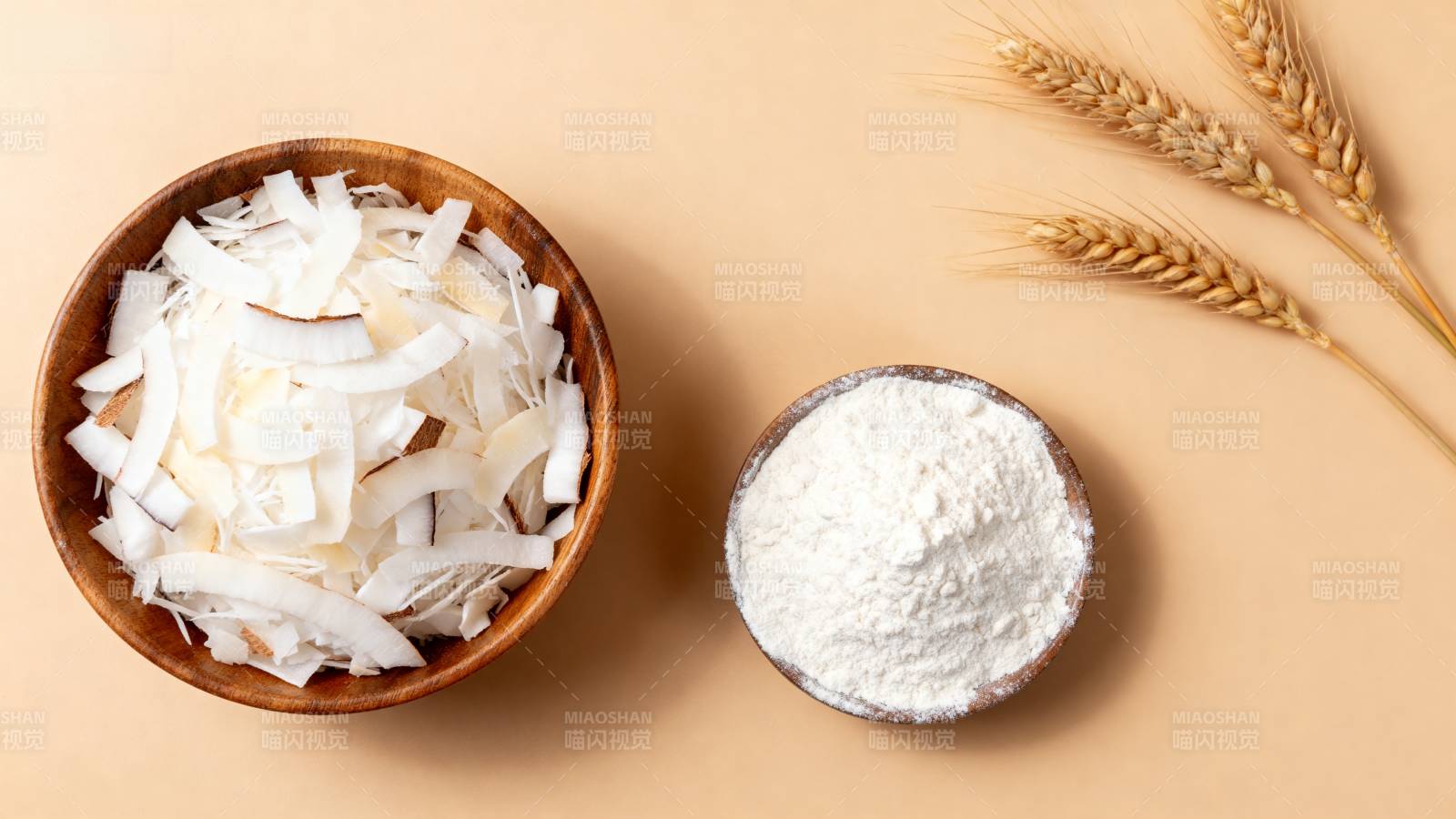 椰蓉与面粉静物图片