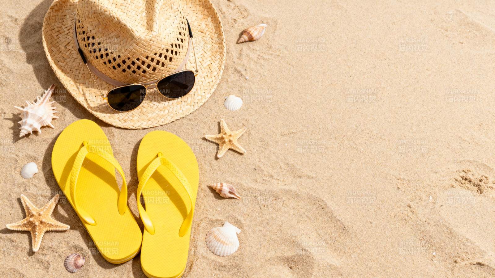 沙滩上的夏日风情图片