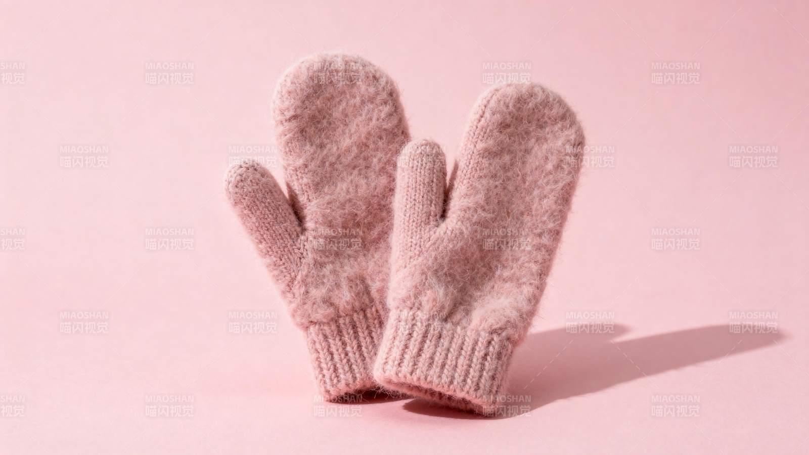 粉色毛线手套图片