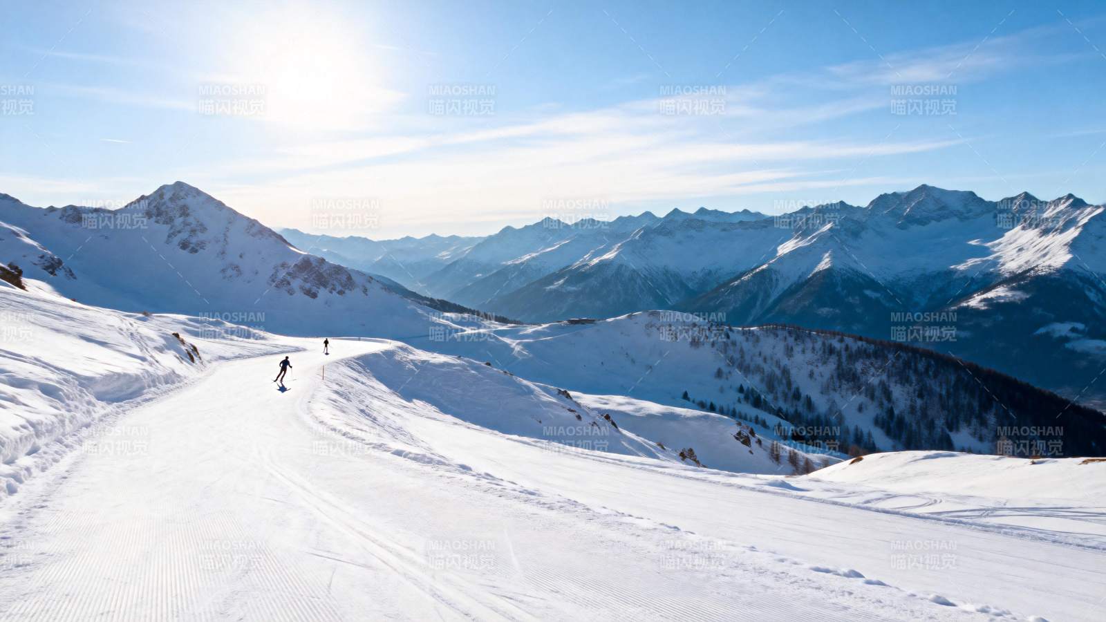 雪山滑雪美景图片